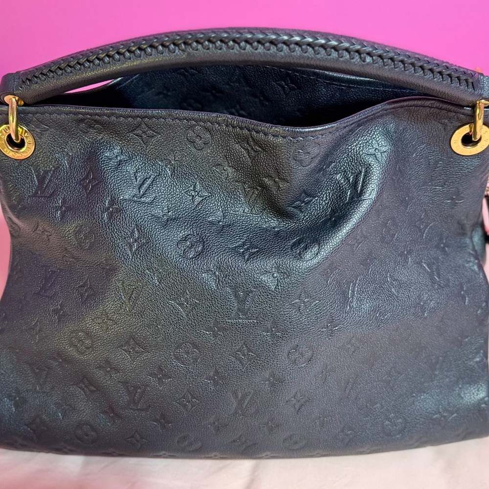 PreLoved Authentic Louis Vuitton Artsy Monogram Empreinte Leather Made in France